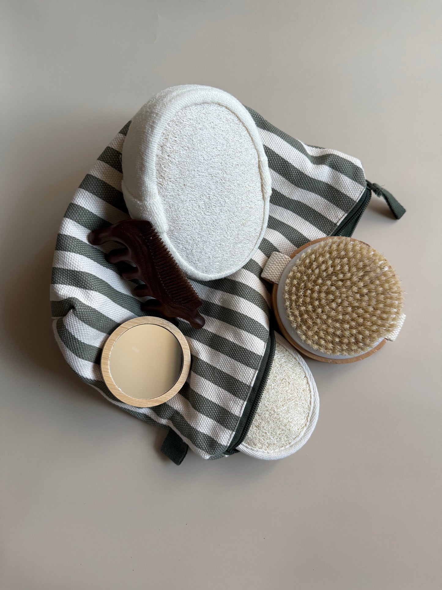 Mini bamboo compact mirror